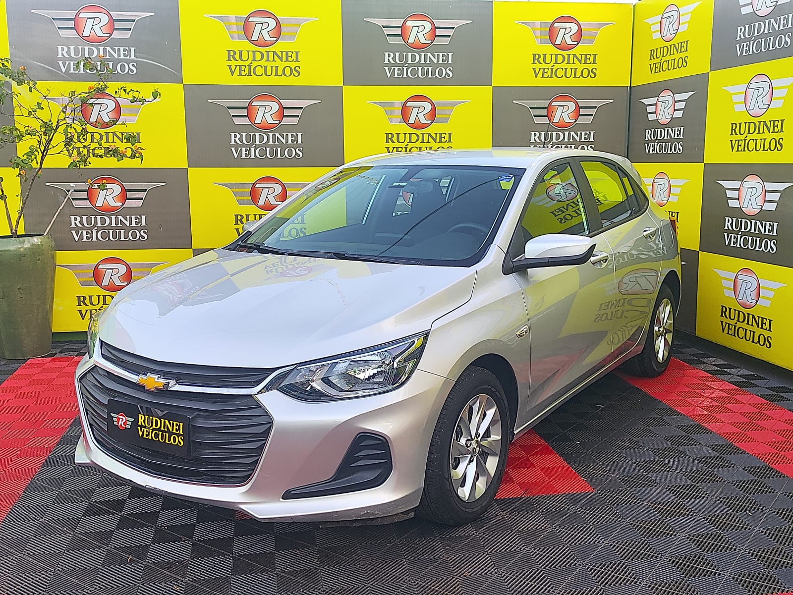 
								ONIX HATCH 1.0 MT LT2 full									